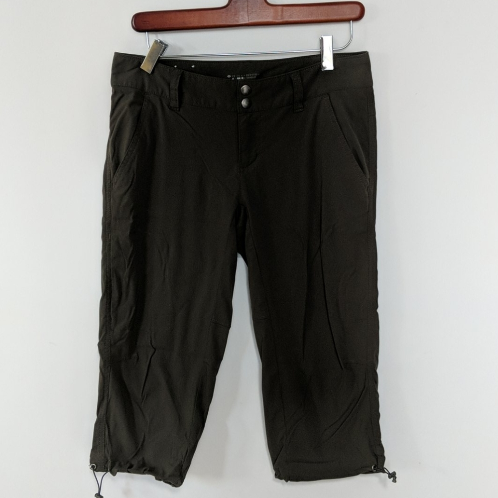 Size 4 Columbia omni-shield capris